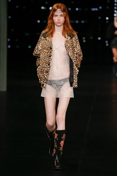 Look 30